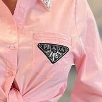 Blusa rosa con bordado Prada - Pink blouse with Prada embroidery